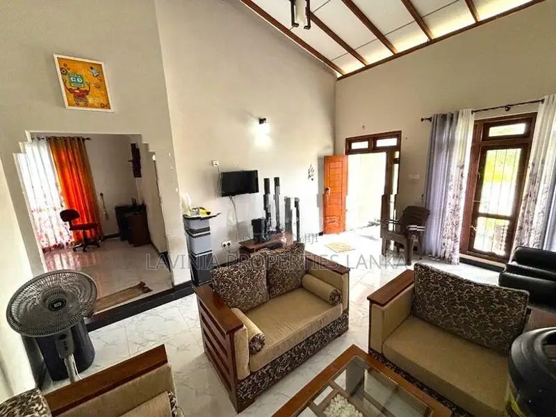3 Bedroom House with Garden for sale in Homagama MIKE0001