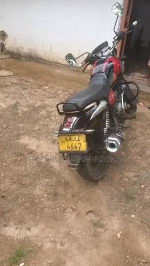 Bajaj V15 2016