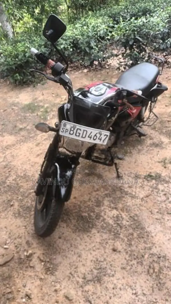 Bajaj V15 2016