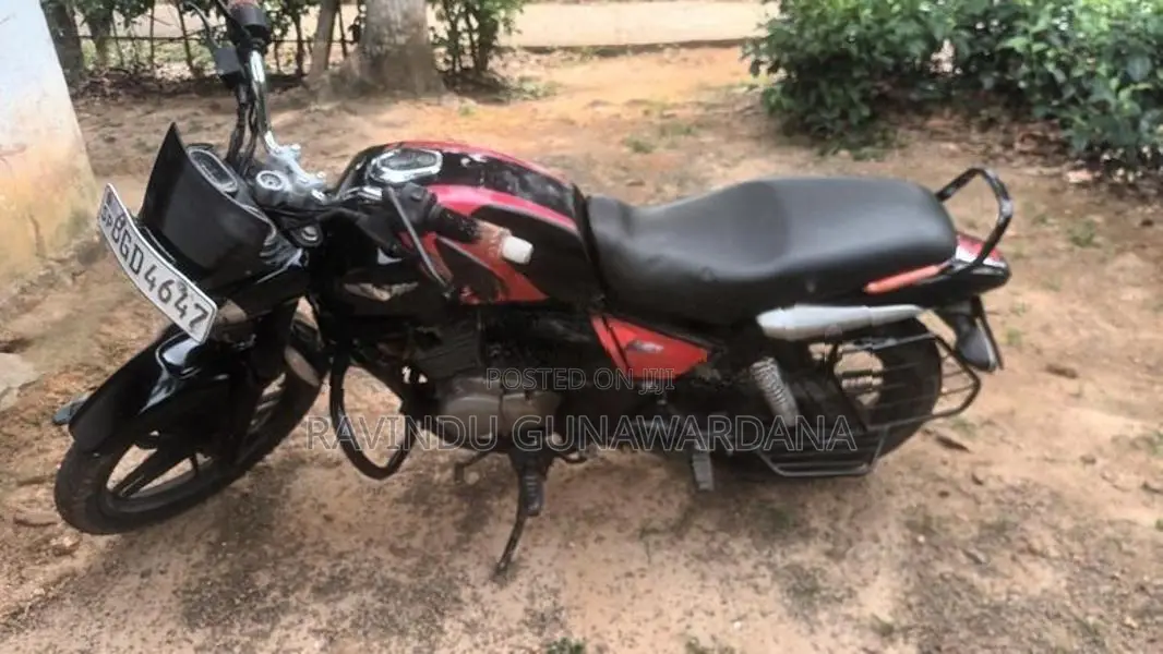 Bajaj V15 2016