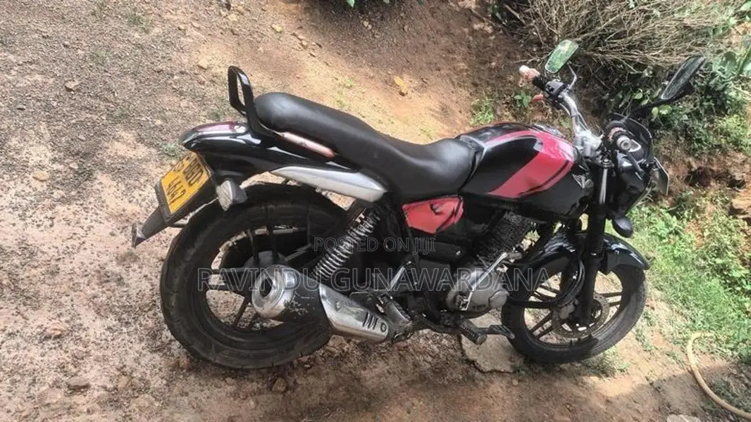 Bajaj V15 2016