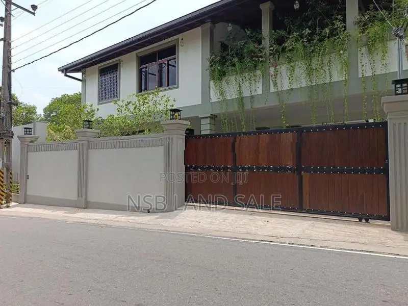 BRAND NEW SUPER LUXURY HOUSE FOR SALE IN THAWATUGODA