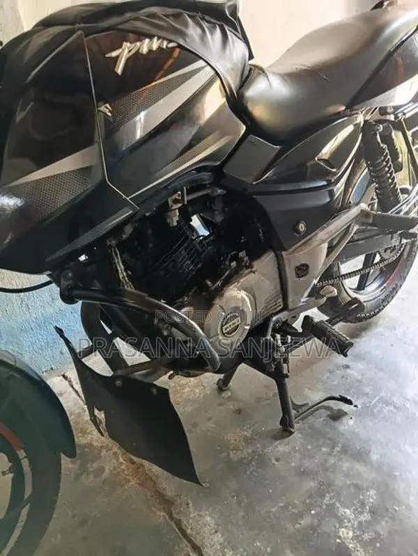 Bajaj Pulsar 150 2015