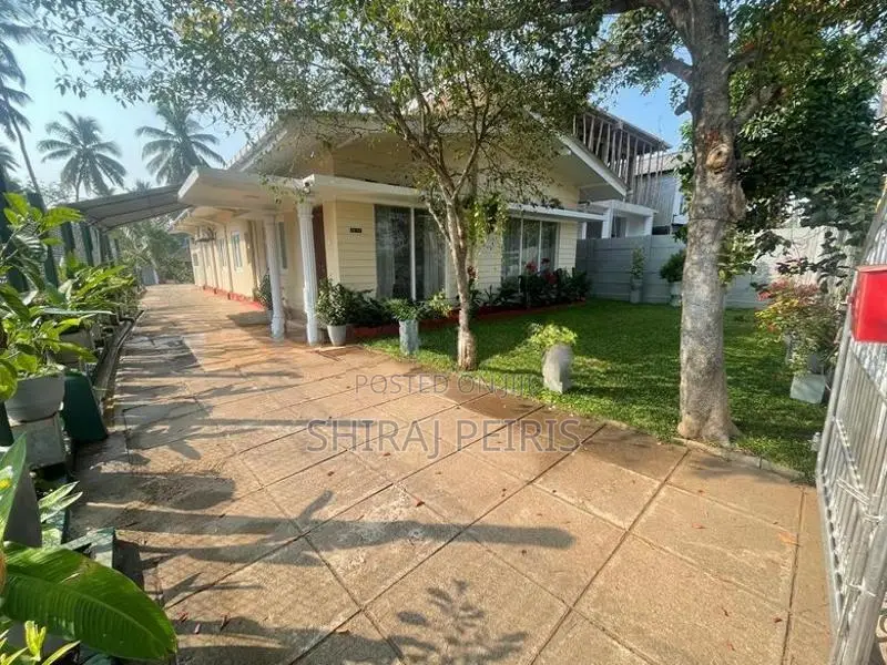 Furnished 3 bedroom holiday Bungalow with AC/Hot water Near Negombo