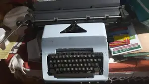 සිංහල ඔලිම්පියා අළුත්ම තත්වයේ Typewriter