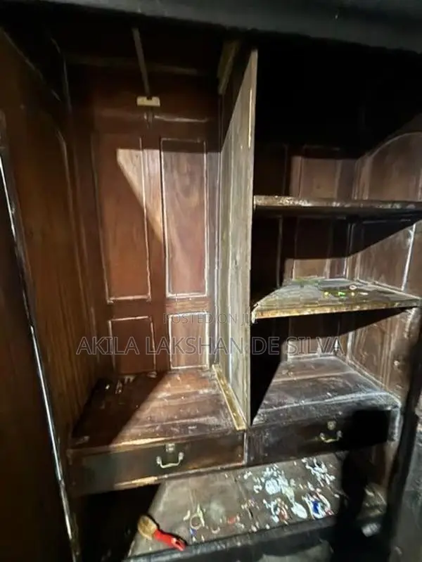 Antique Almariya