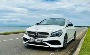 Mercedes Benz CLA 180 AMG Premium Plus 2017