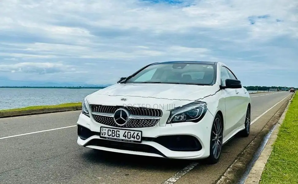 Mercedes Benz CLA 180 AMG Premium Plus 2017