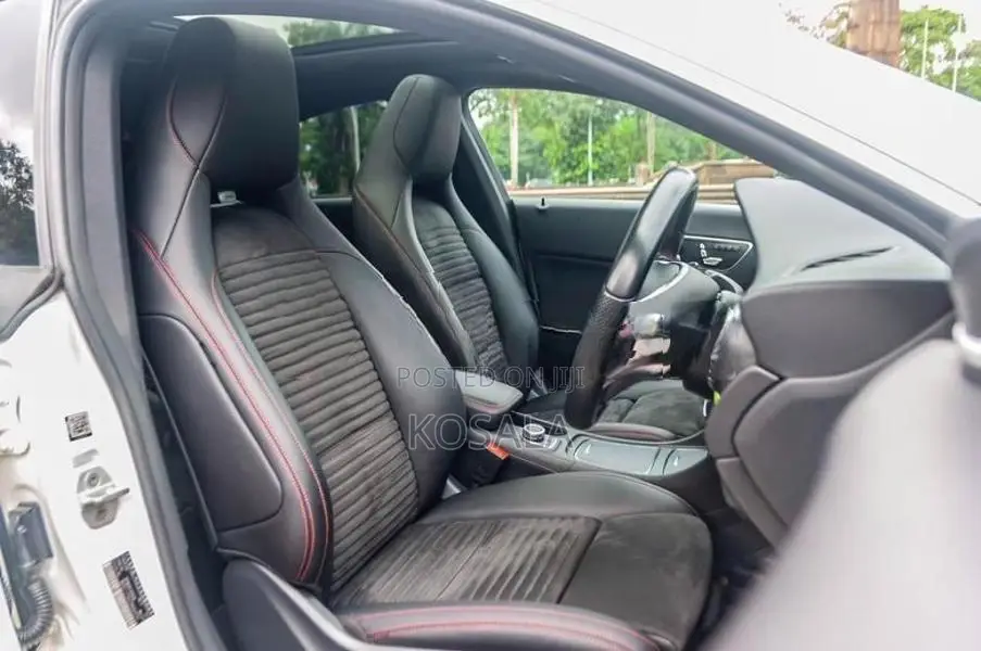 Mercedes Benz CLA 180 AMG Premium Plus 2017