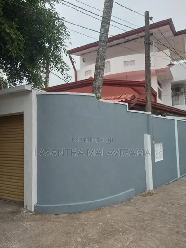 3 Storey House for sale in Athurugiriya