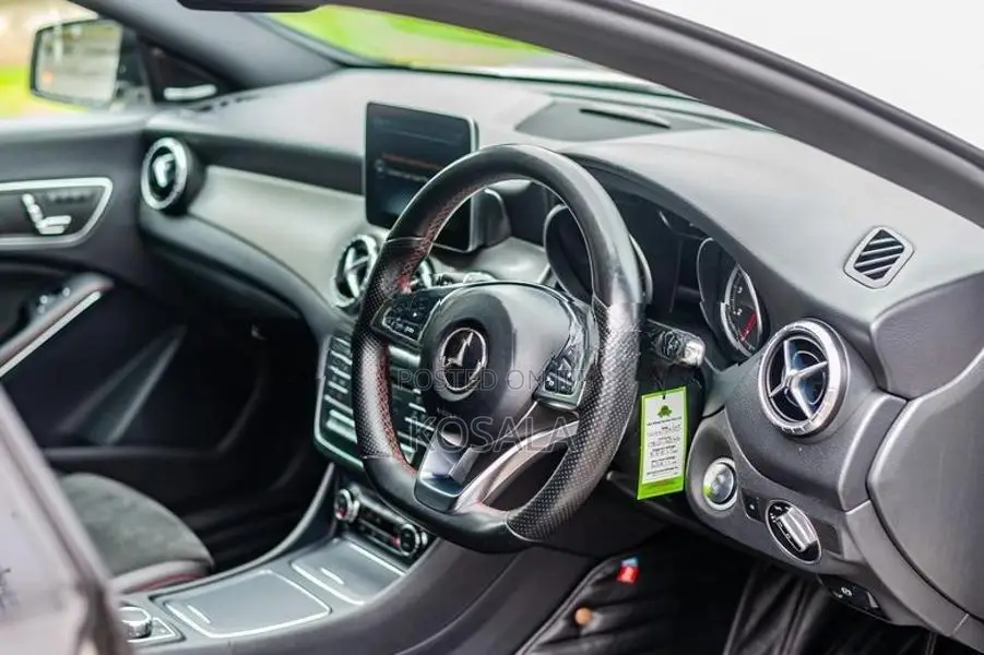 Mercedes Benz CLA 180 AMG Premium Plus 2017