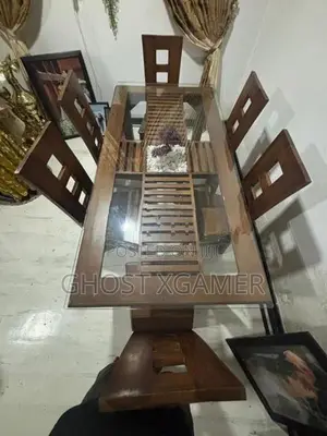 තේක්ක කෑම මේසය සමග පුටු