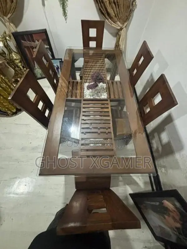 තේක්ක කෑම මේසය සමග පුටු