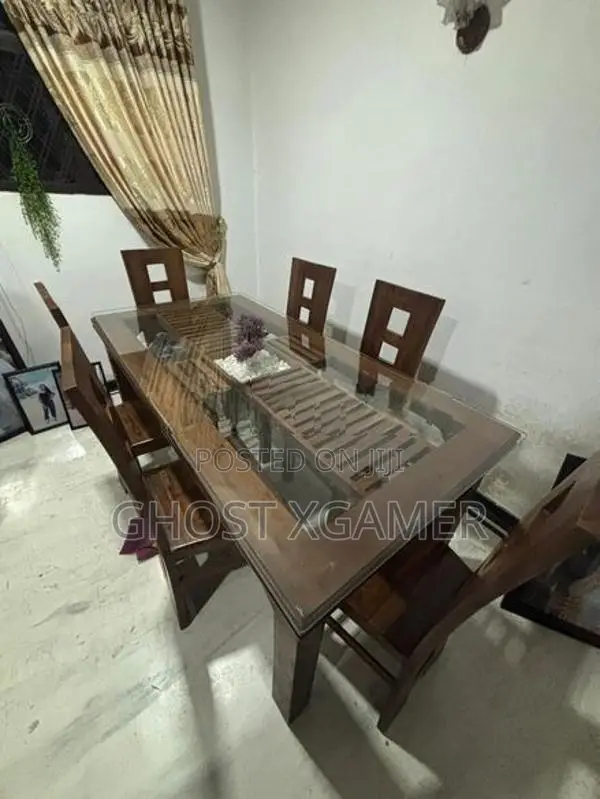 තේක්ක කෑම මේසය සමග පුටු