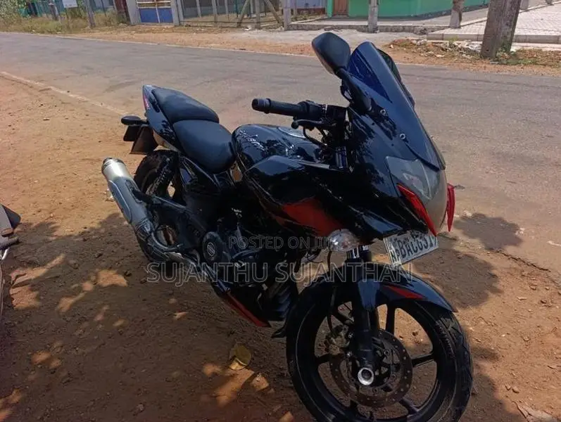 Bajaj Pulsar 220F 2012