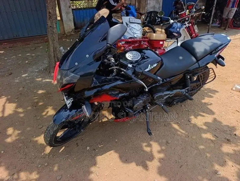 Bajaj Pulsar 220F 2012