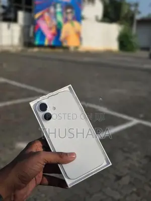 Apple iPhone 16 (Used)