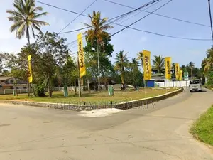 පඹුරණ ගාලු පාරට ලගින්ම බිම් කොටසක්