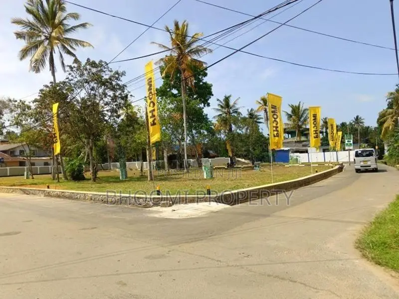 පඹුරණ ගාලු පාරට ලගින්ම බිම් කොටසක්