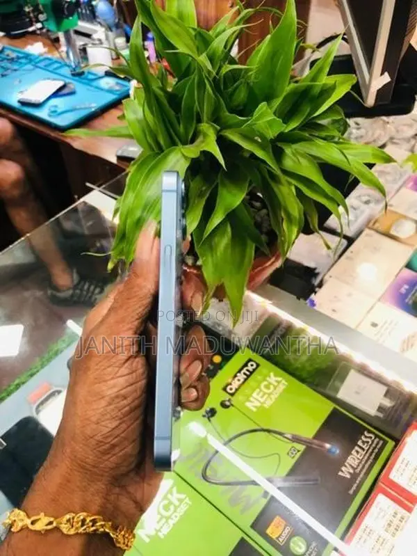 Apple iPhone 14 (Used)