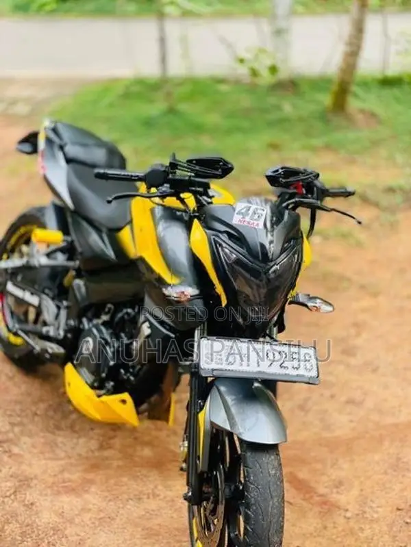 Bajaj Pulsar NS200 Yellow 2021