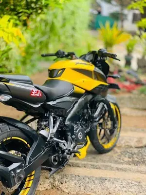 Bajaj Pulsar NS200 Yellow 2021