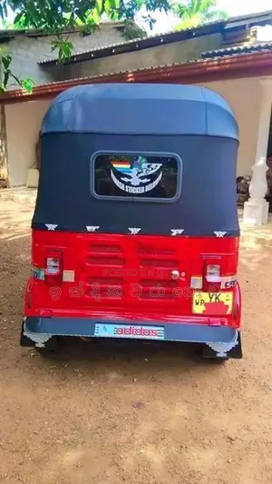 Bajaj RE 205 2011