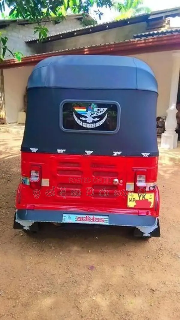 Bajaj RE 205 2011
