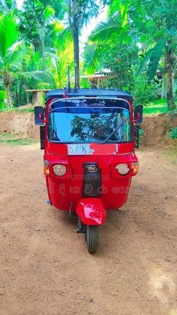 Bajaj RE 205 2011
