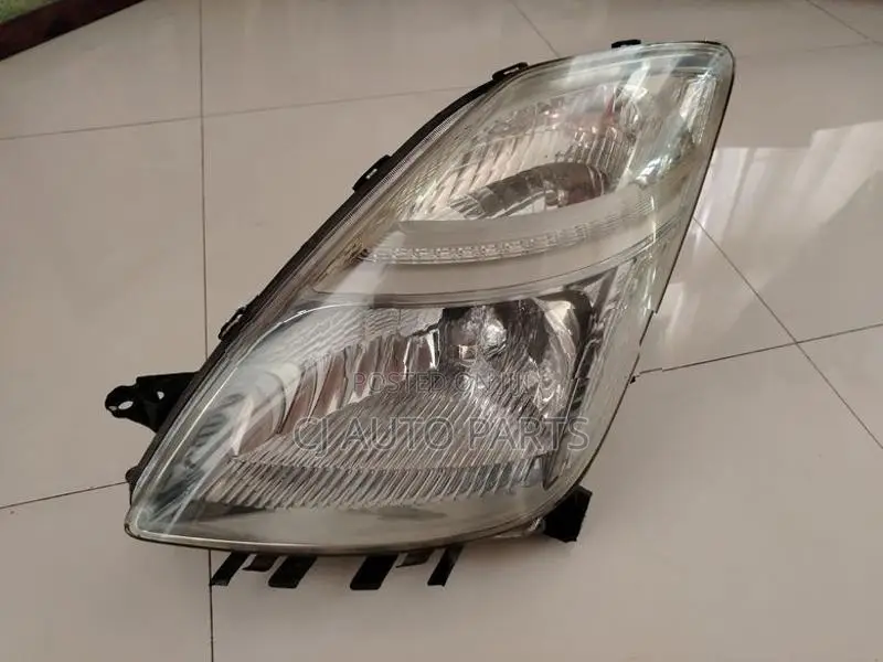 Toyota Prius 20 Headlight