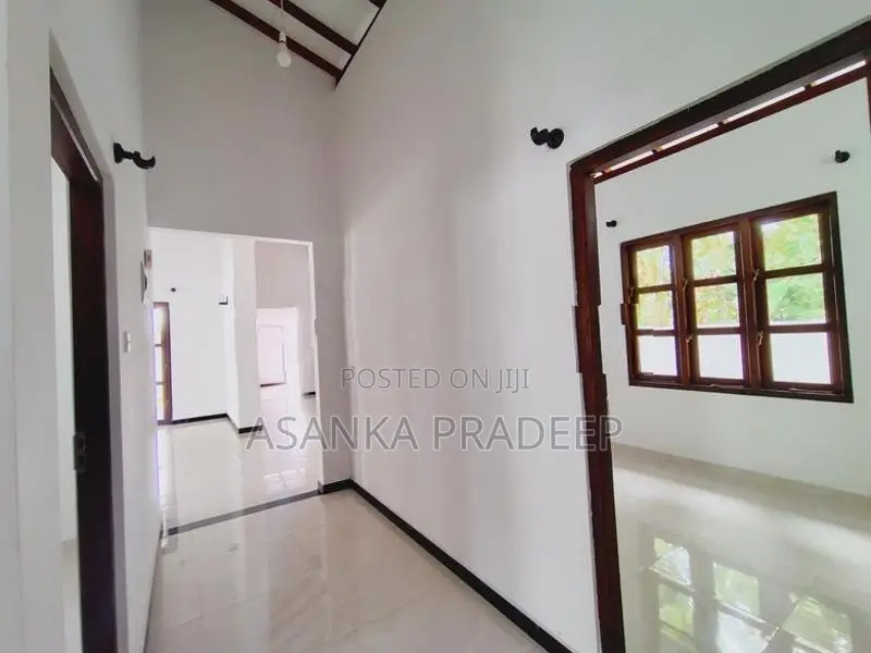 අලුතින්ම ඉදිකරන ලද වටිනා තනිමහල් නිවස හෝකන්දර හන්දියෙන් විකිනීමට