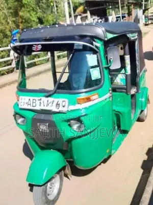 Bajaj RE 2017