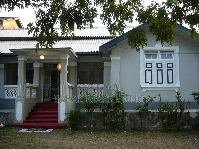 7 Bedroom Colonial House for Sale - Nugegoda (EM473)