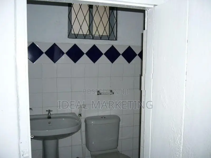 7 Bedroom Colonial House for Sale - Nugegoda (EM473)