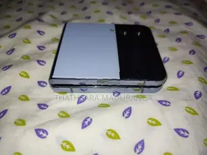 Samsung Galaxy Z Flip (Used)