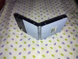 Samsung Galaxy Z Flip (Used)