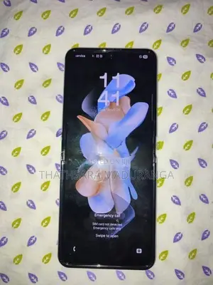 Samsung Galaxy Z Flip (Used)