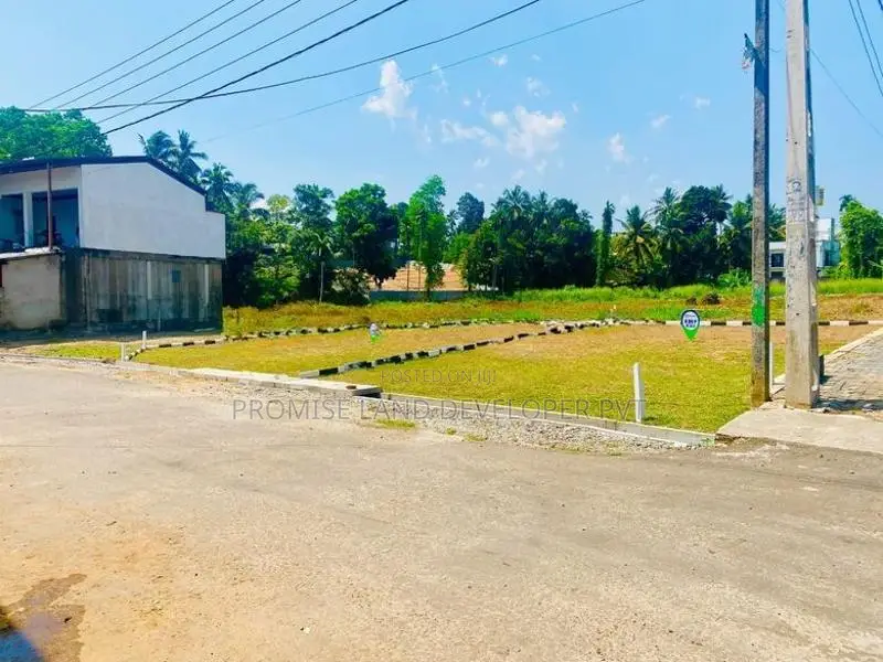 සතර දිසා යාකරන අතුරුගිරියෙන් 8.p ව්‍යාපාරික නේවාසික බිම් කොටස් D29