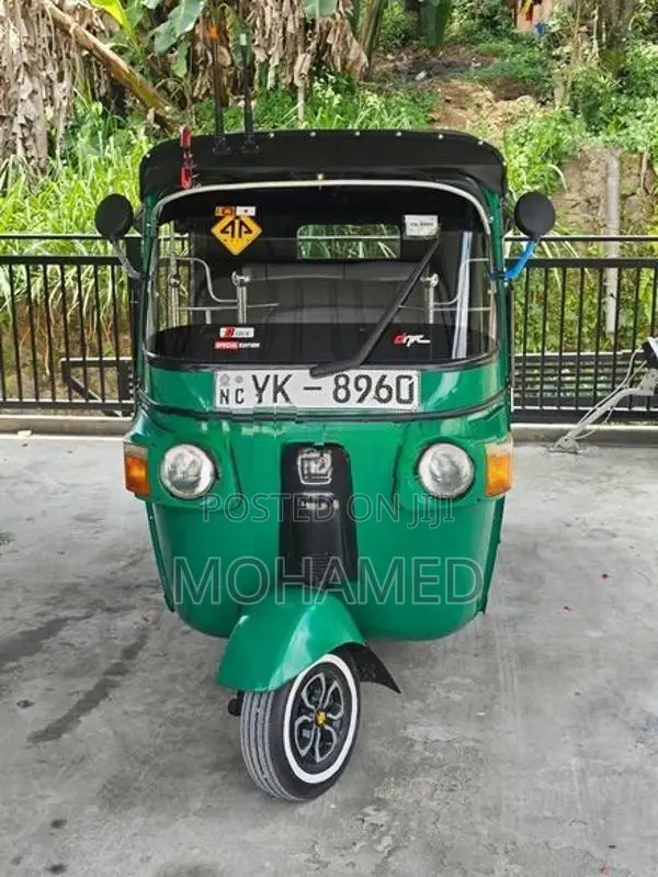 Bajaj RE 2011