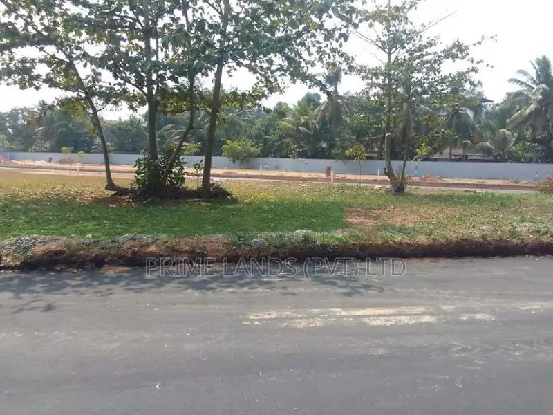 කිරිබත්ගොඩ වත්තල මැදිව බිම්කොටස්