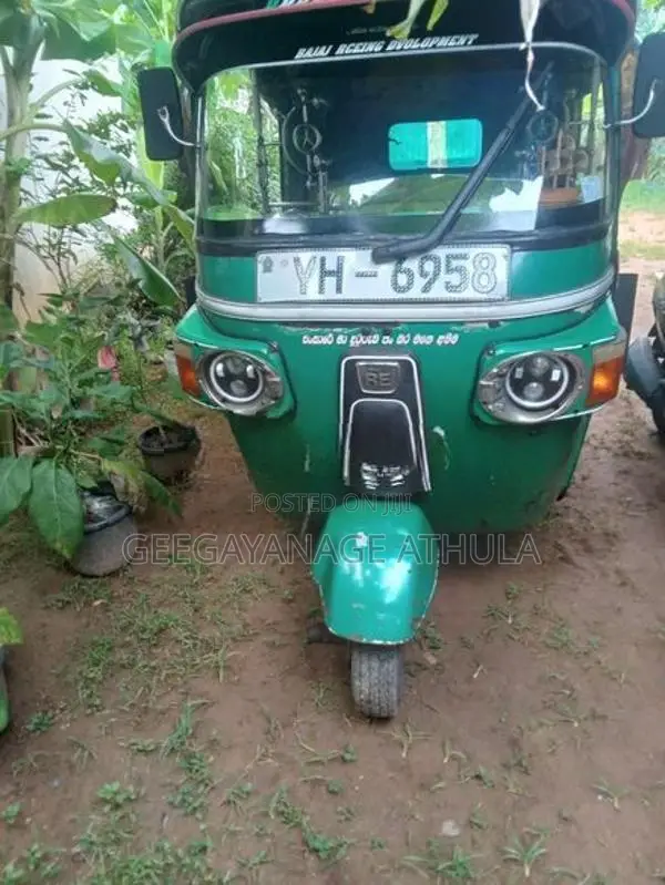 Bajaj RE 2010