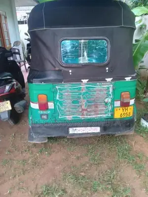 Bajaj RE 2010