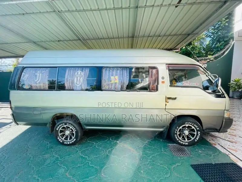 Nissan Caravan E24 1992