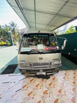 Nissan Caravan E24 1992