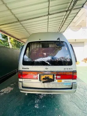 Nissan Caravan E24 1992
