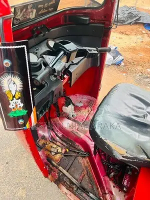 Bajaj RE 2015