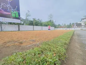හොදම ඉඩම කහතුඩුවෙන් පොල්ගස්ඕවිට මාර්ගයේන්