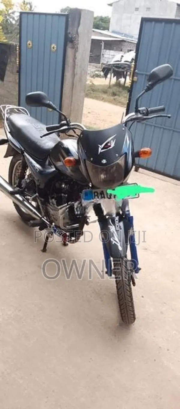 Bajaj CT100 2013