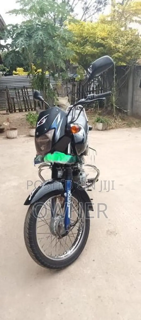 Bajaj CT100 2013