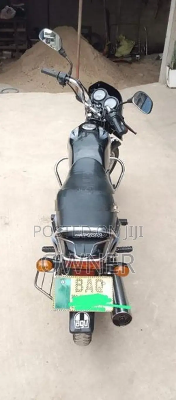 Bajaj CT100 2013
